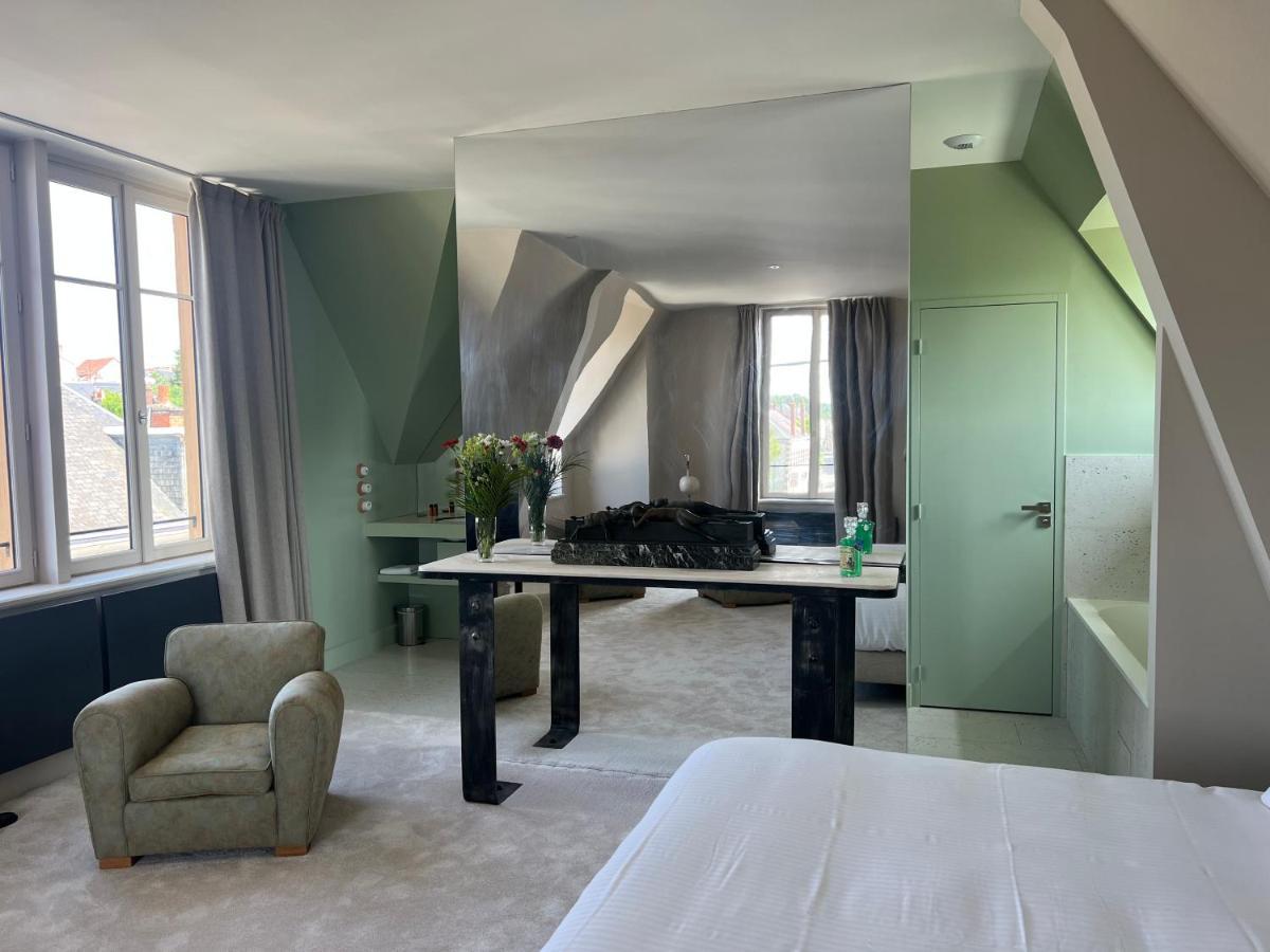 Logis Hotel La Maison A Pan De Bois Vierzon Eksteriør billede