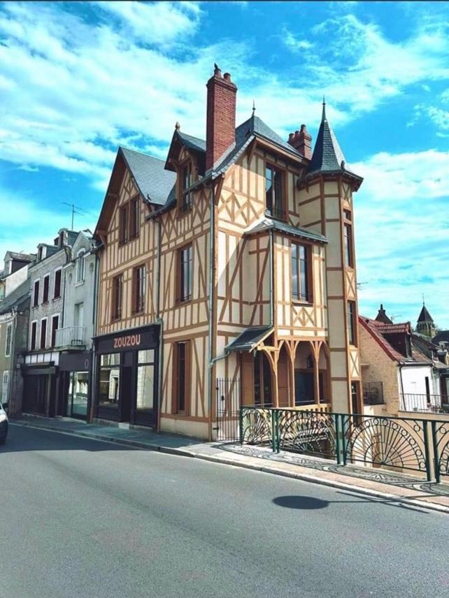 Logis Hotel La Maison A Pan De Bois Vierzon Eksteriør billede
