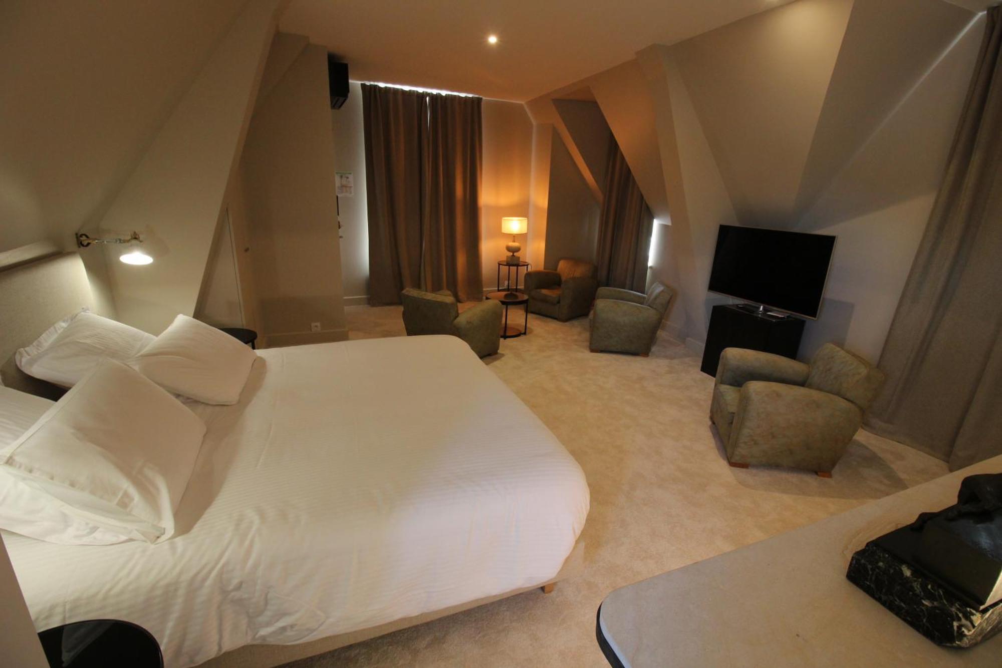 Logis Hotel La Maison A Pan De Bois Vierzon Eksteriør billede