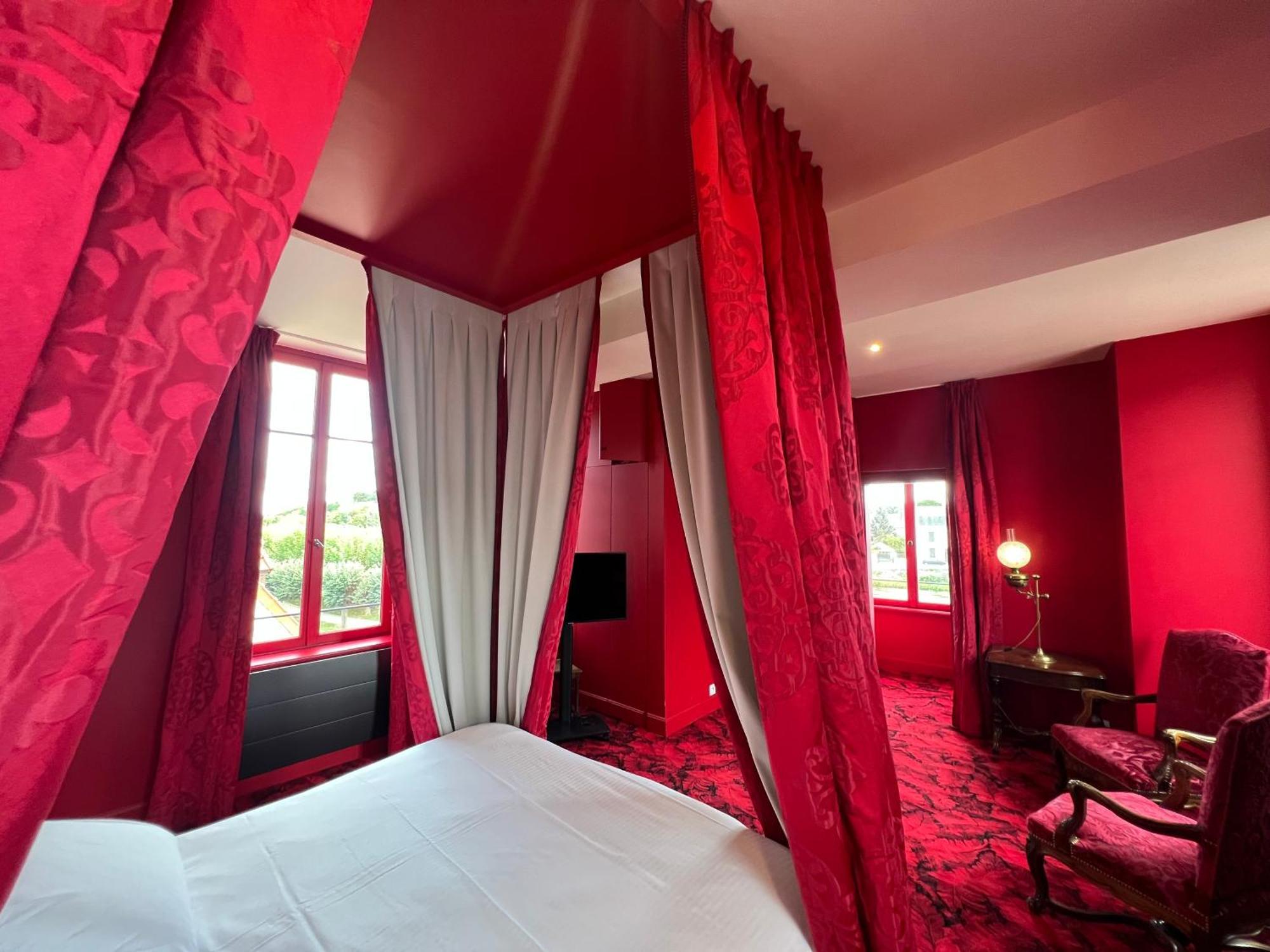 Logis Hotel La Maison A Pan De Bois Vierzon Eksteriør billede