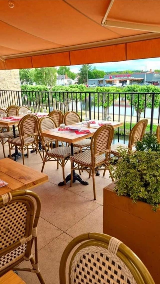Logis Hotel La Maison A Pan De Bois Vierzon Eksteriør billede