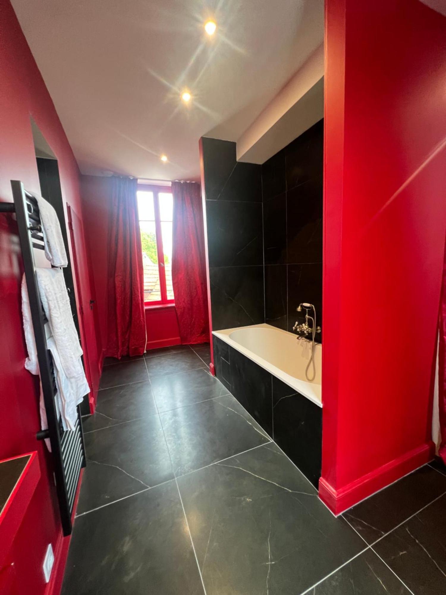 Logis Hotel La Maison A Pan De Bois Vierzon Eksteriør billede