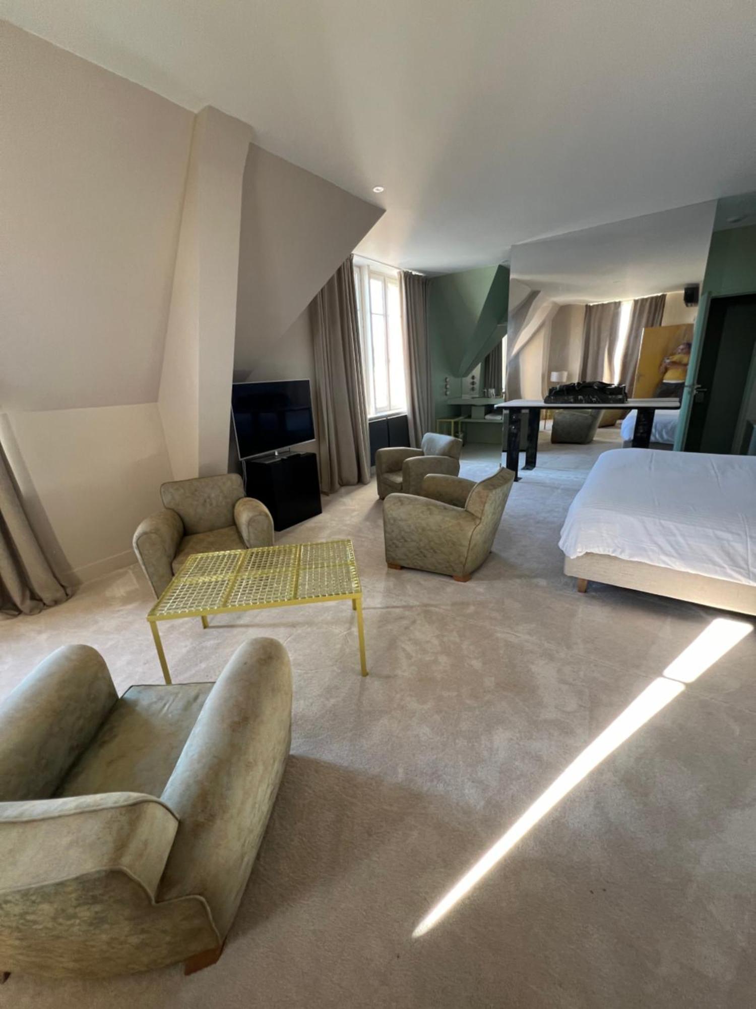 Logis Hotel La Maison A Pan De Bois Vierzon Eksteriør billede