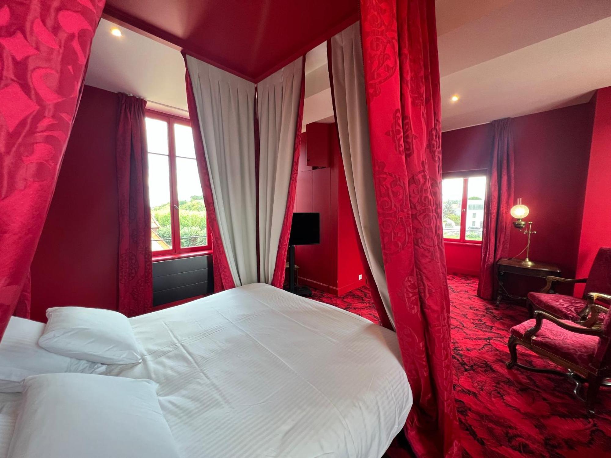Logis Hotel La Maison A Pan De Bois Vierzon Eksteriør billede