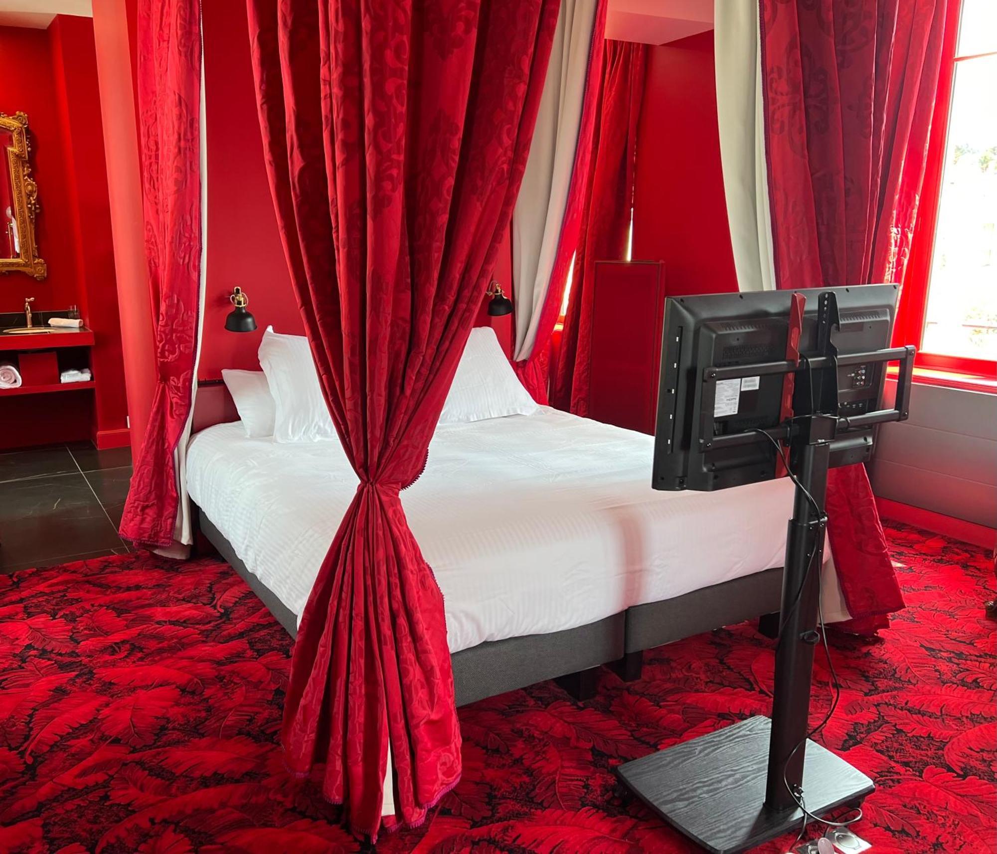 Logis Hotel La Maison A Pan De Bois Vierzon Eksteriør billede